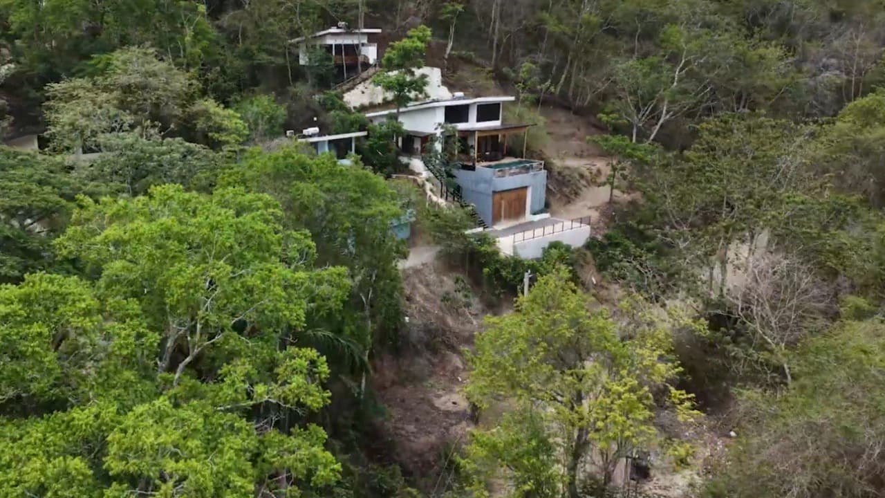 Devin: Custom Amazing Ocean View Home in Gated Community - photo 24