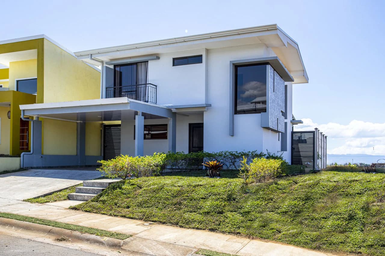 2-level house for sale in condominium