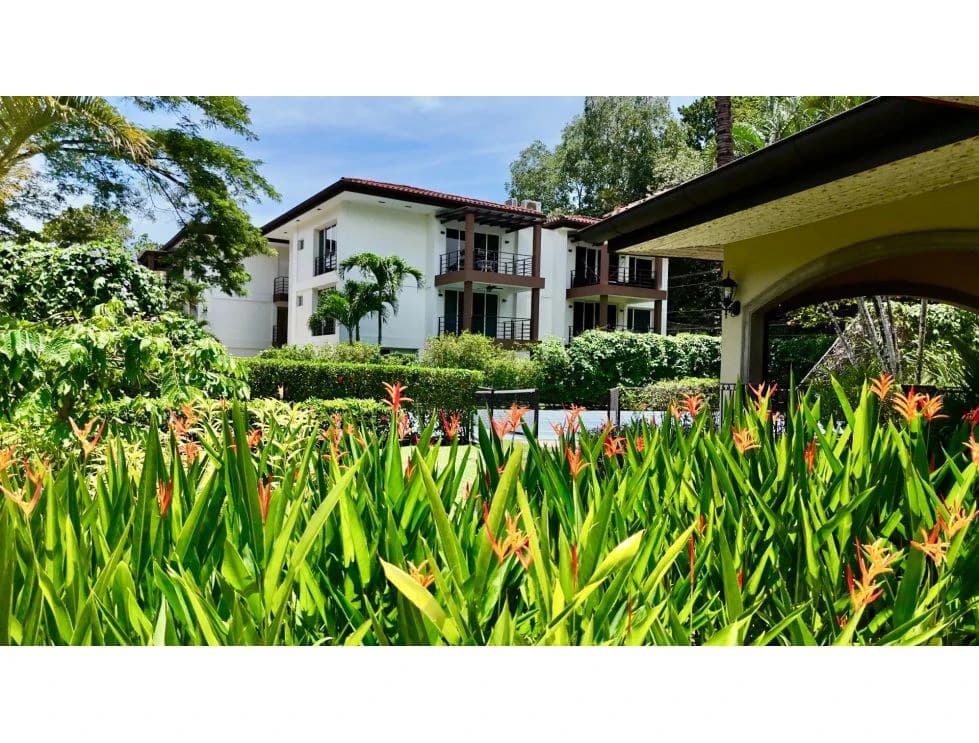 Luxury Apartment in Herradura: 2 Bedrooms, Balcony, and Pool Access - photo 1