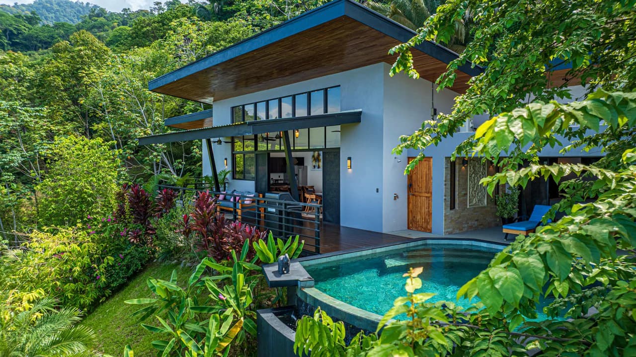 Casa Markissa: Luxury Oceanview Villa with Proven Rental Income. - photo 34