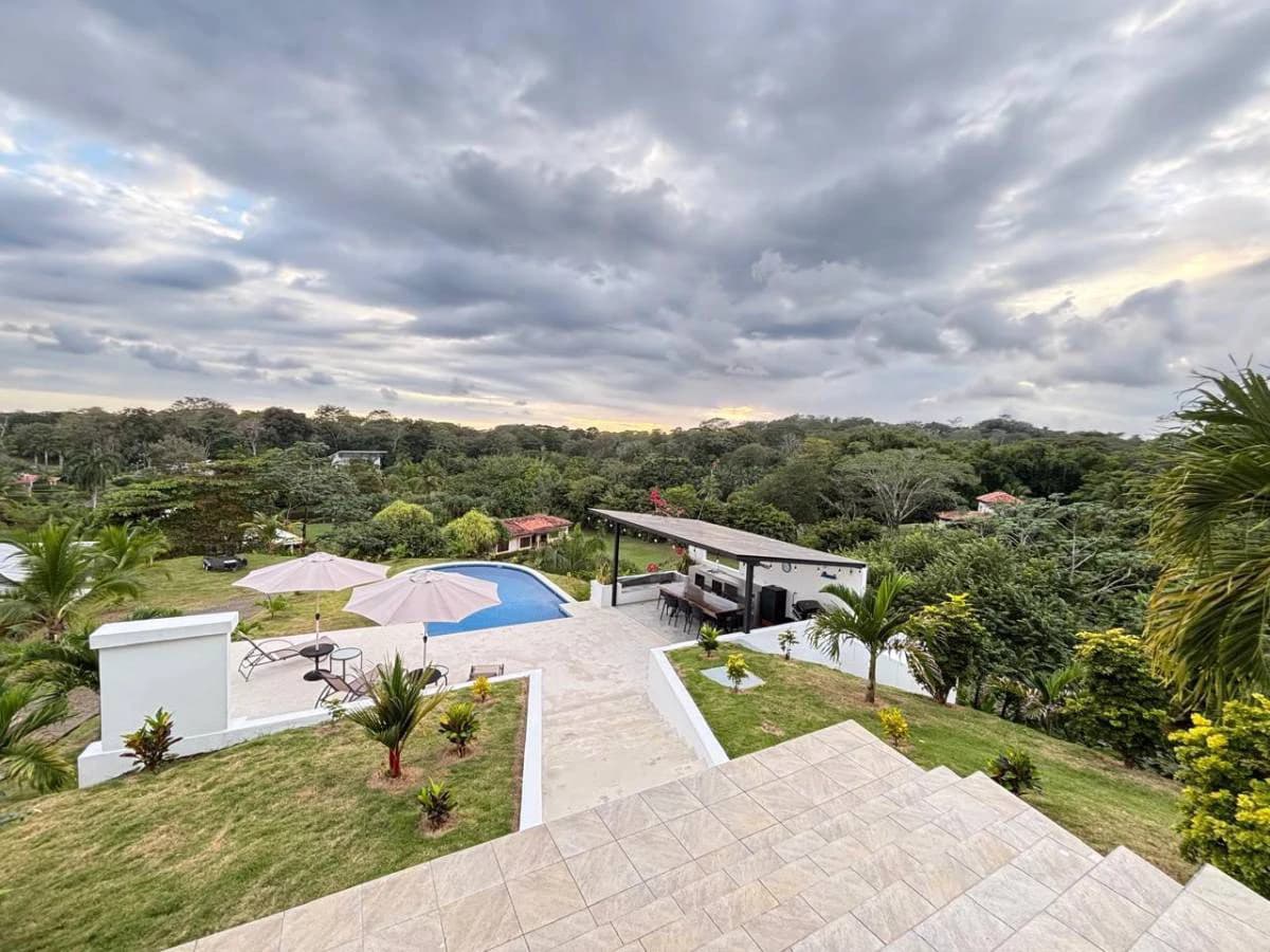 Incredible Casa Blanca in Monterrey: Pool and Huge Land Near the Beach! Financing Available - photo 9