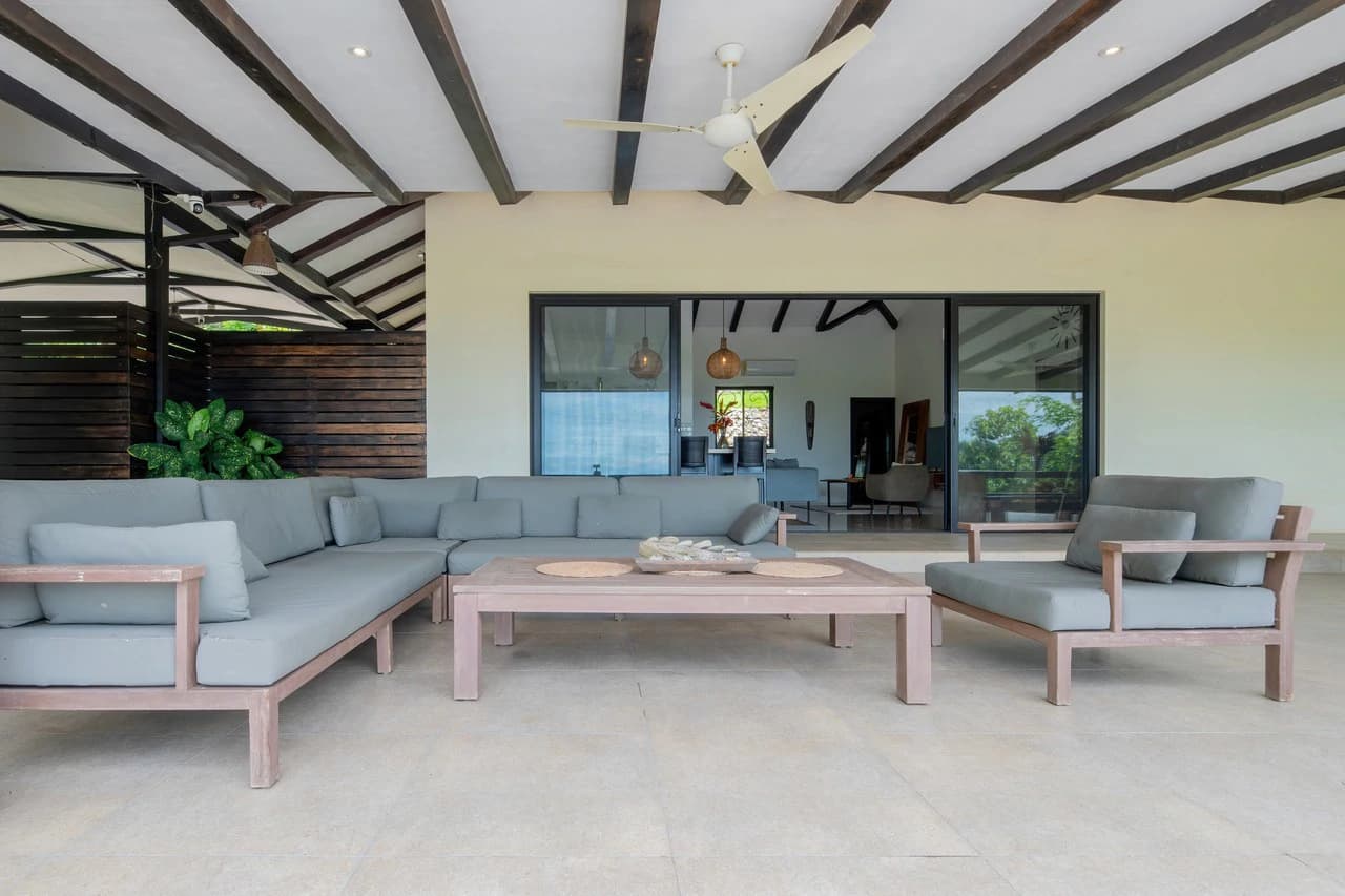 6.45 ACRES – 3 Bedroom Luxury Ocean View Home Surrounded By Vibrant Rainforest And Wildlife!!! - photo 21