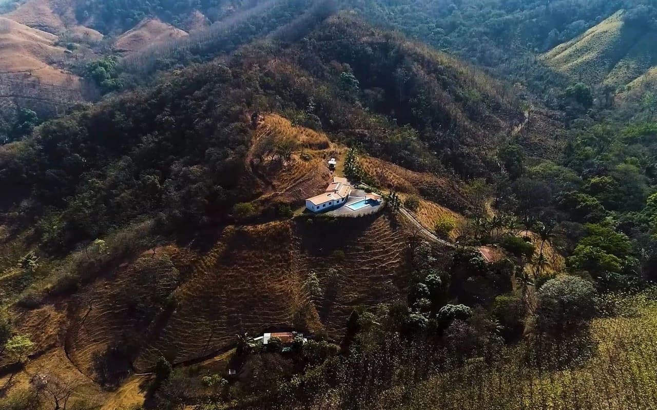 Finca Las Nubes: Amazing 75 Hectare / 185 Acre Finca, with a 300 m2 Main Home and Pool Built above the Clouds - photo 27
