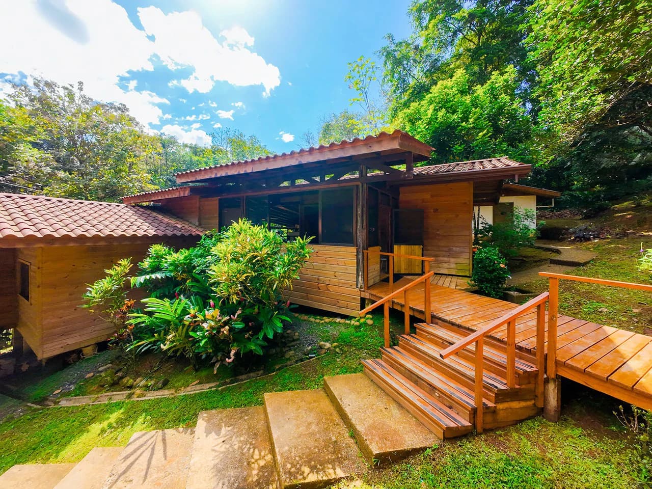 Serene Jungle Home + Guest Cabin on 3 Acres and River - photo 28