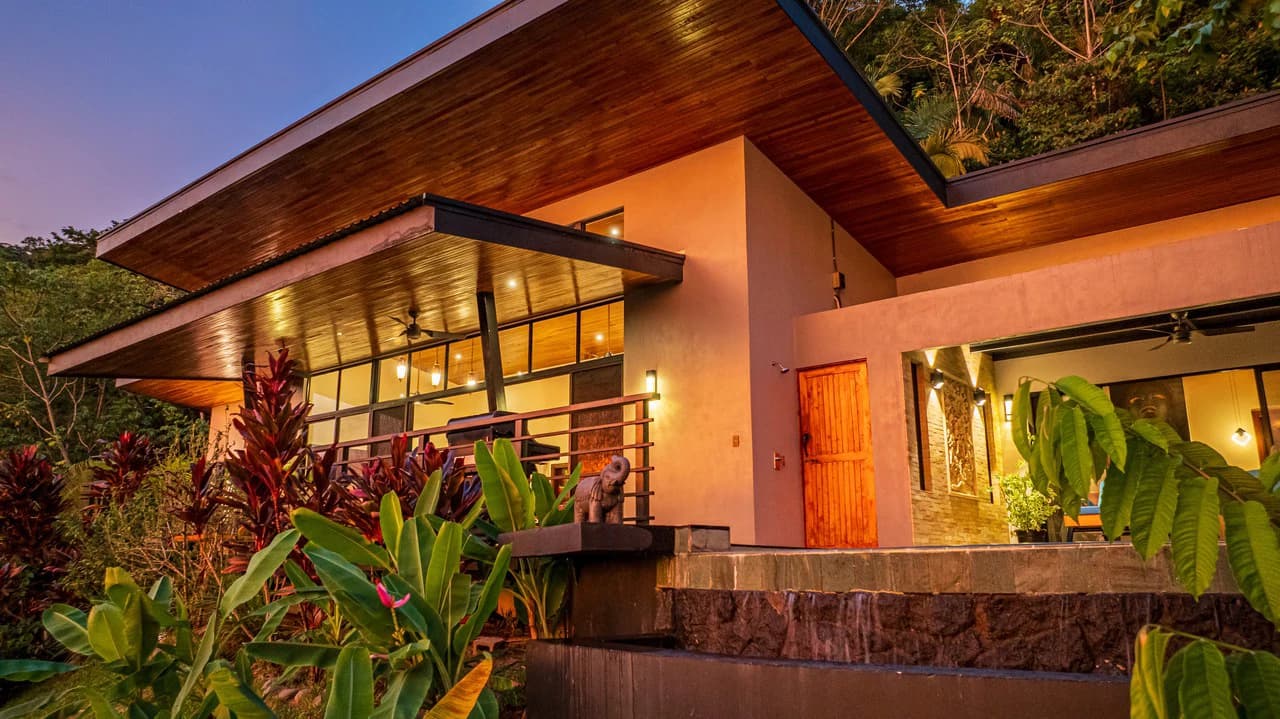 Casa Markissa: Luxury Oceanview Villa with Proven Rental Income. - photo 42