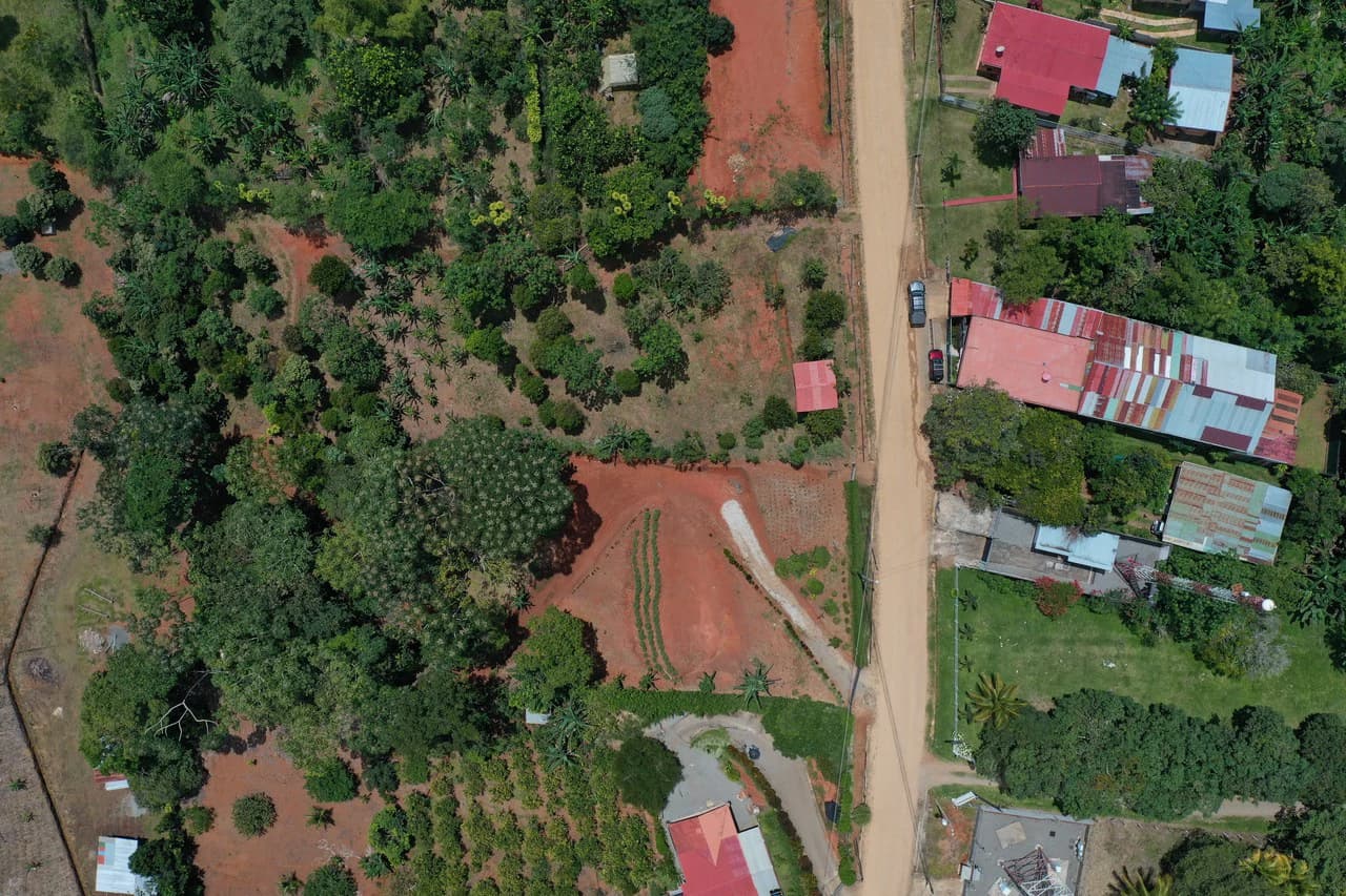 Prime 40,000 Sq. Ft. Building Lot with Mountain & Valley Views in Pérez Zeledón - photo 13