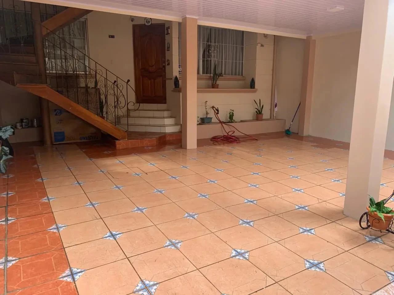 Spacious 6-Bedroom Family Home in Residencial Saint Clare, Moravia - photo 36