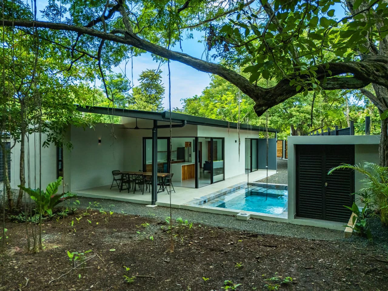 Casa Corteza: 3BR Contemporary Home With Pool