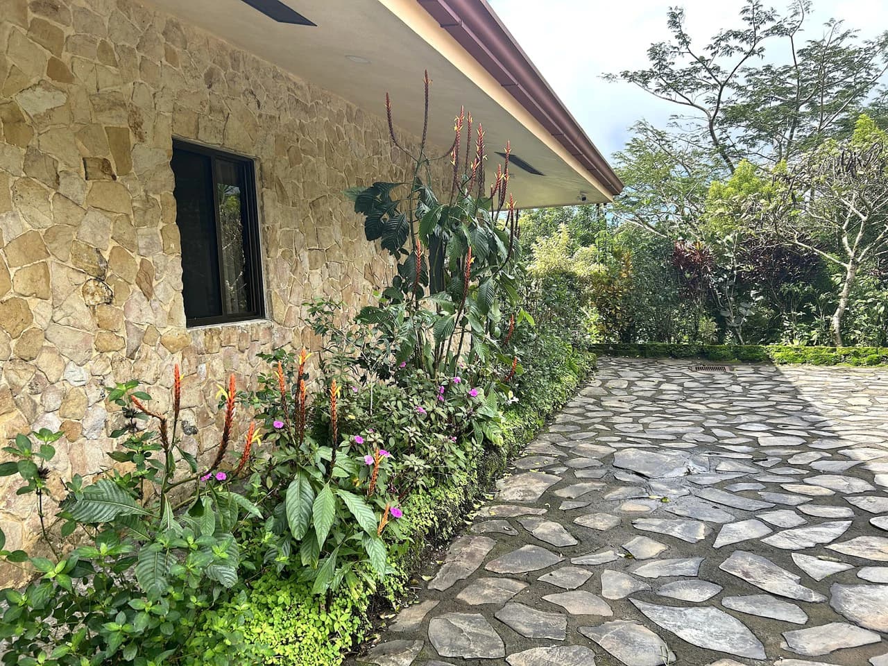 VILLA PIETRA: CAPTIVATING LAKE ARENAL ESTATE WITH GUEST CASITA - photo 43