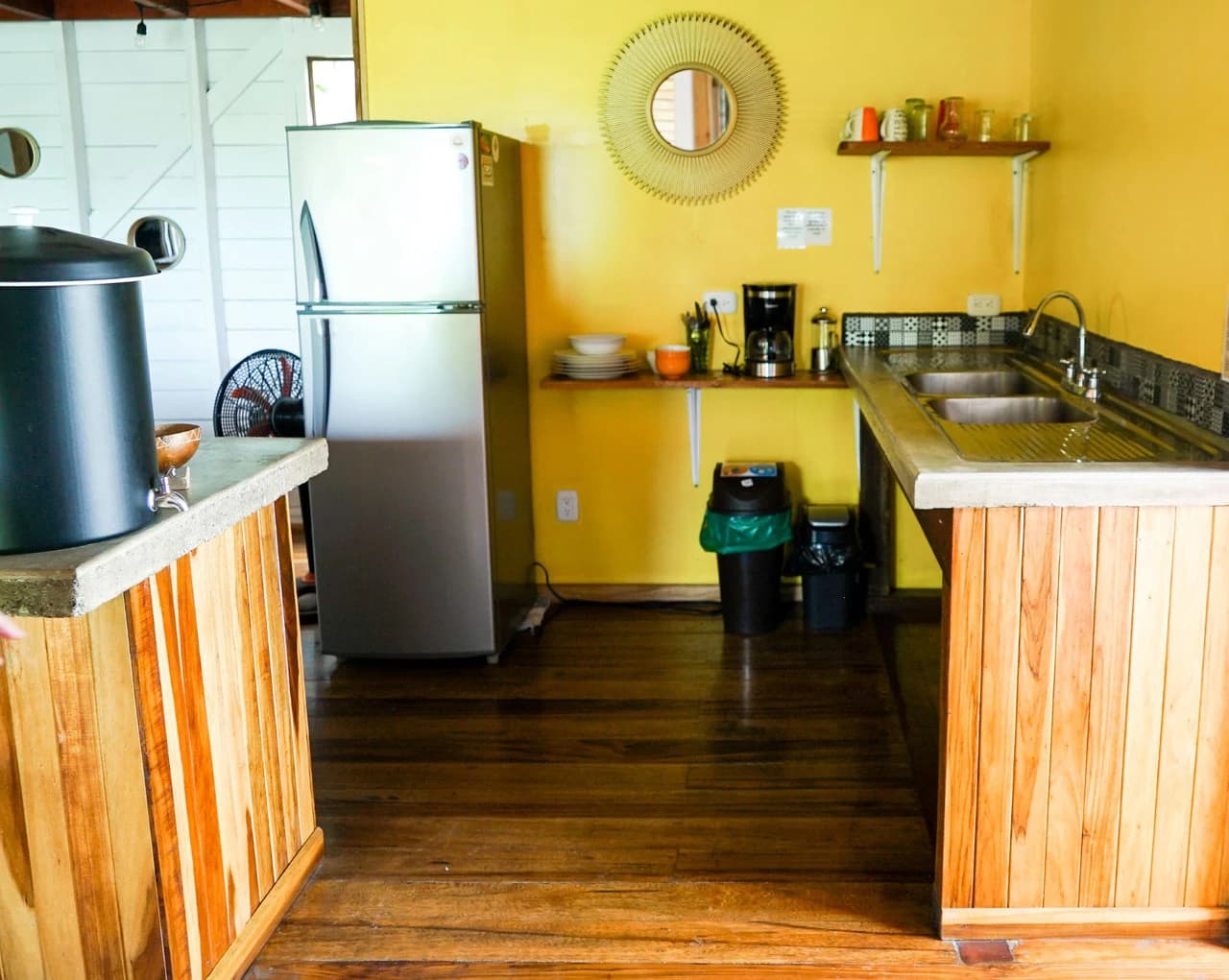 6 Bd/4 Ba: Income Producing 3 Unit Apartment In Downtown Puerto Viejo - photo 9