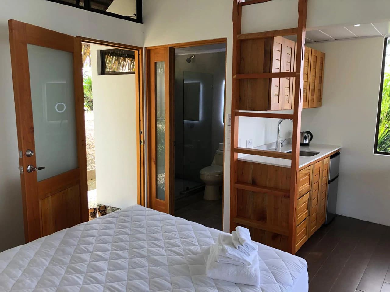 Sortisomnis: Stunning Ocean View Retreat & Rental Investment - photo 12