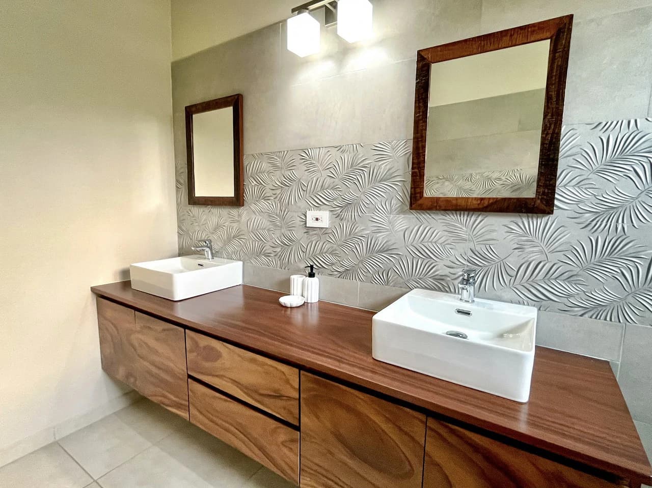 .075 ACRES – 2 Bedroom New Construction Home, Walk to the River, 5min to Playa Matapalo, 15min to Dominical!!!! - photo 19