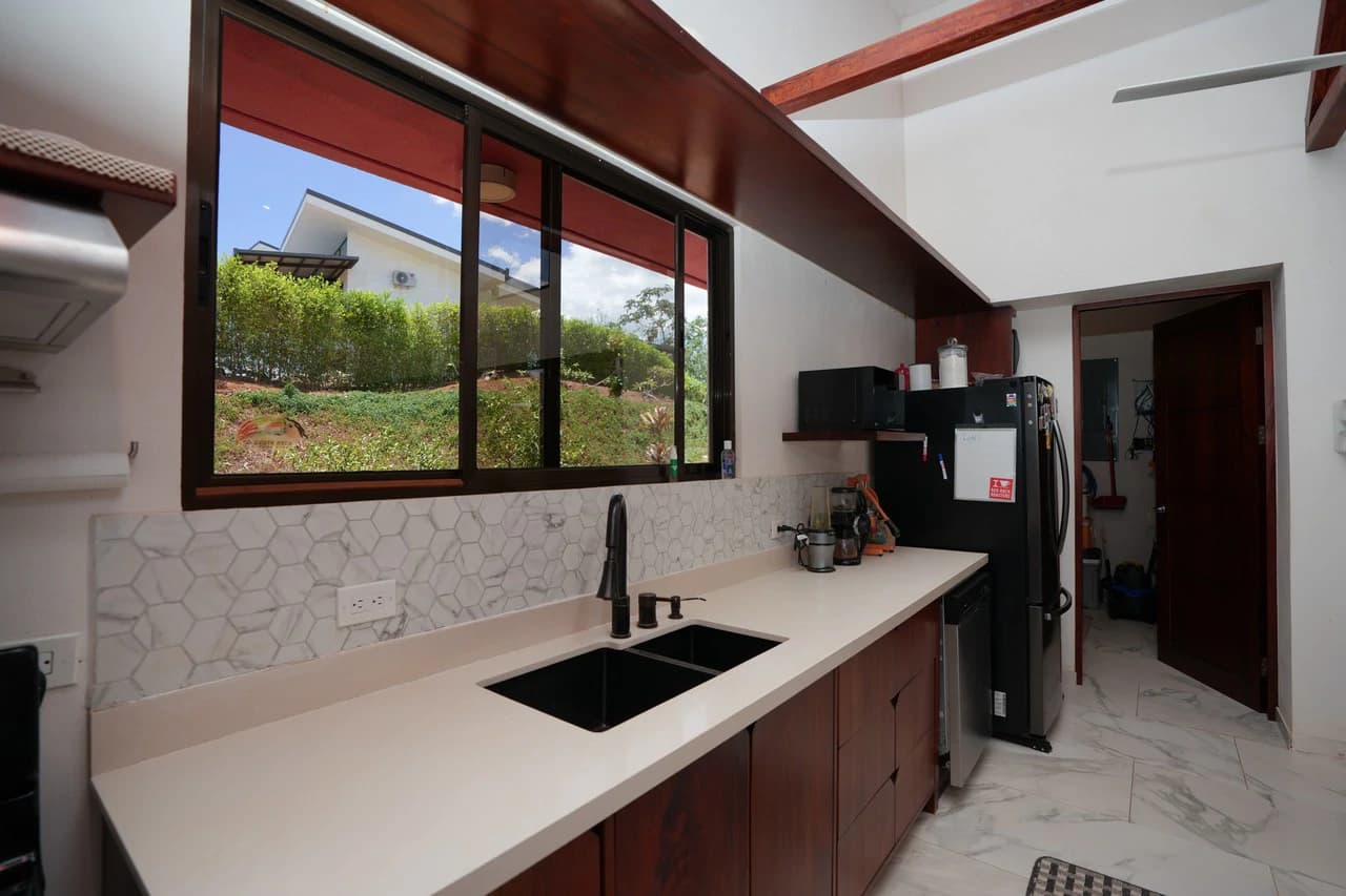 casa pacific: Exclusive Listing | Modern Ocean View Living in carrillo - photo 6