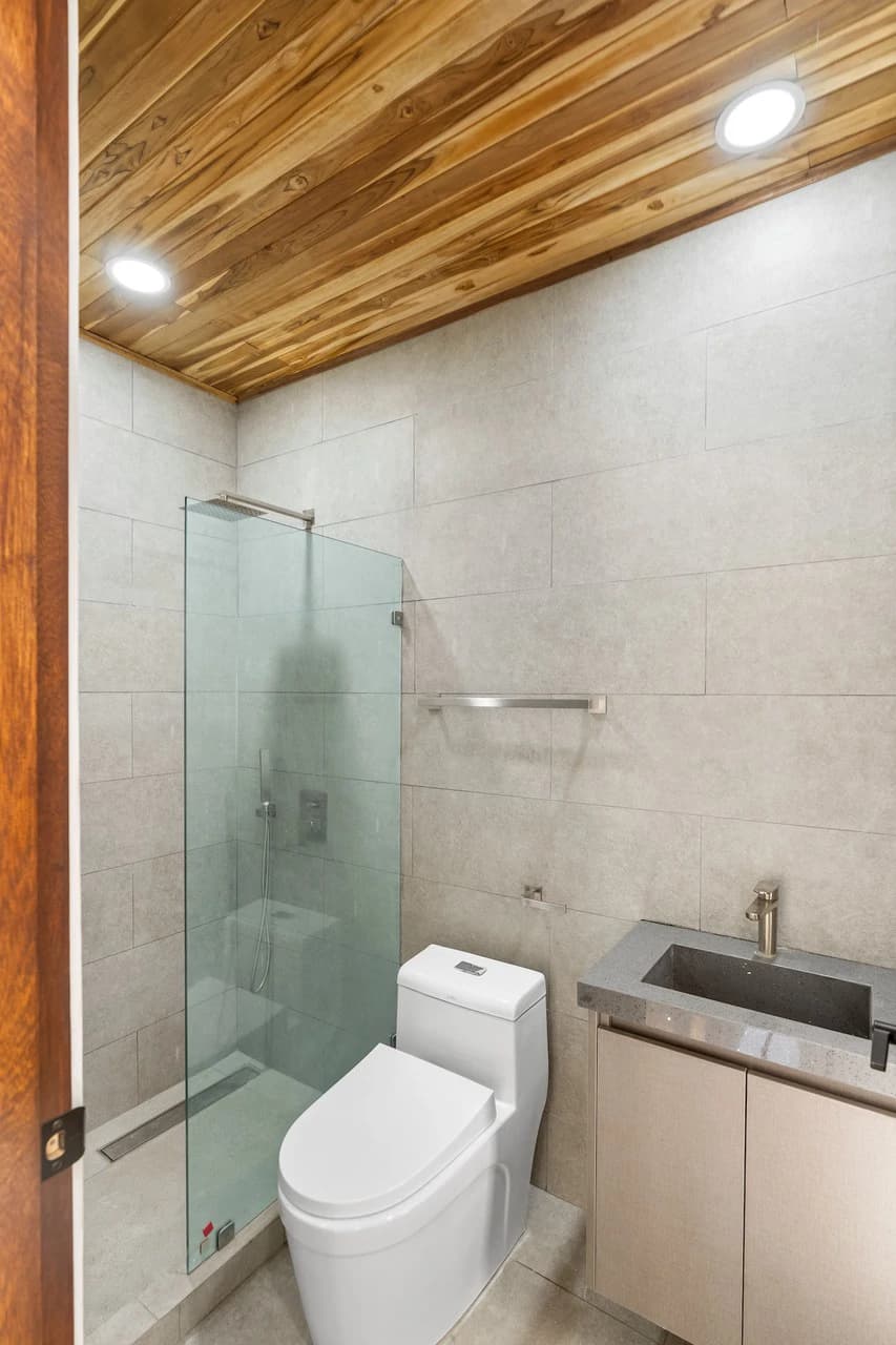 Casa Solana: Brand-New Modern Home in Palm Beach Estates, 2-Minute Walk to the Beach! - photo 13
