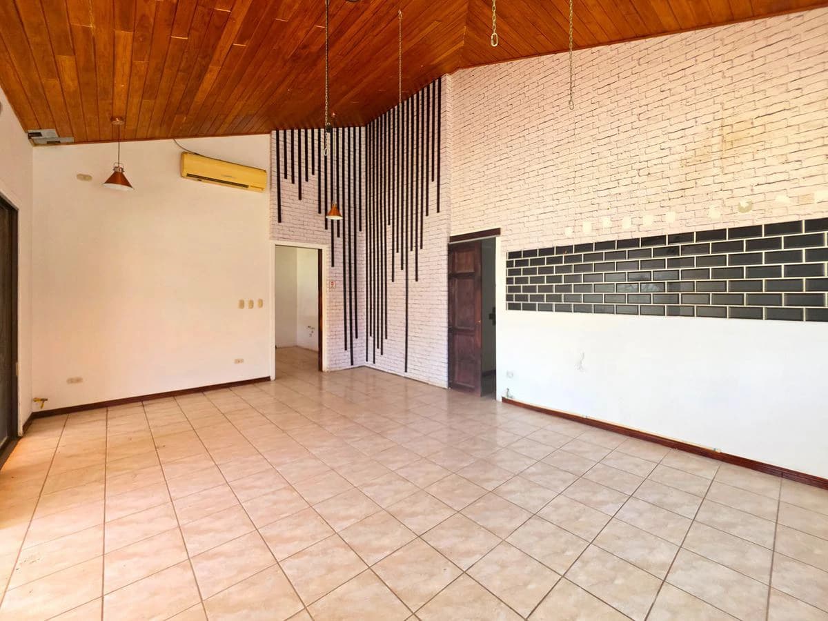 Casa Julia: A Rare Opportunity in the Heart of Sámara – Home with Commercial Space or Expansion Potential - photo 10