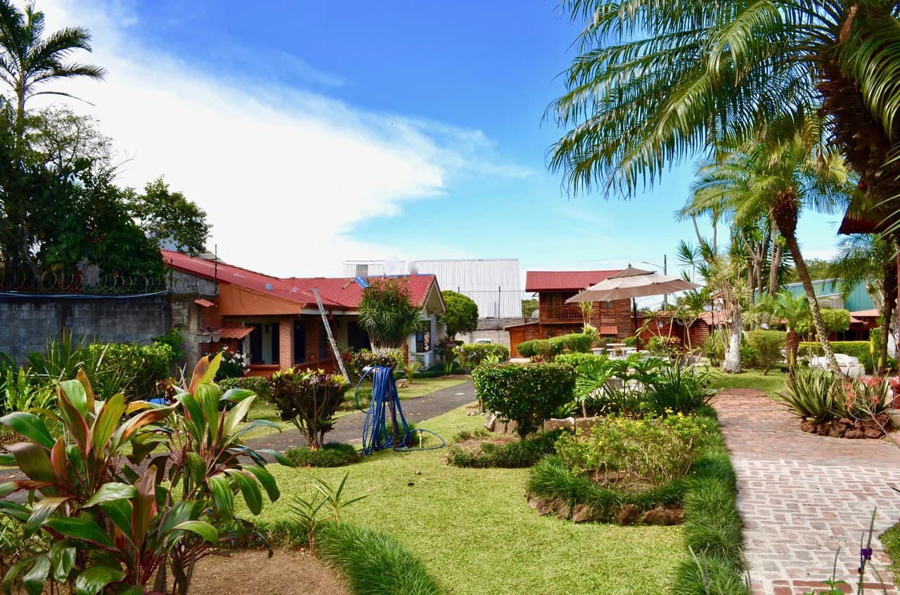 Beautiful investment property with cabins, house and apartments - photo 4