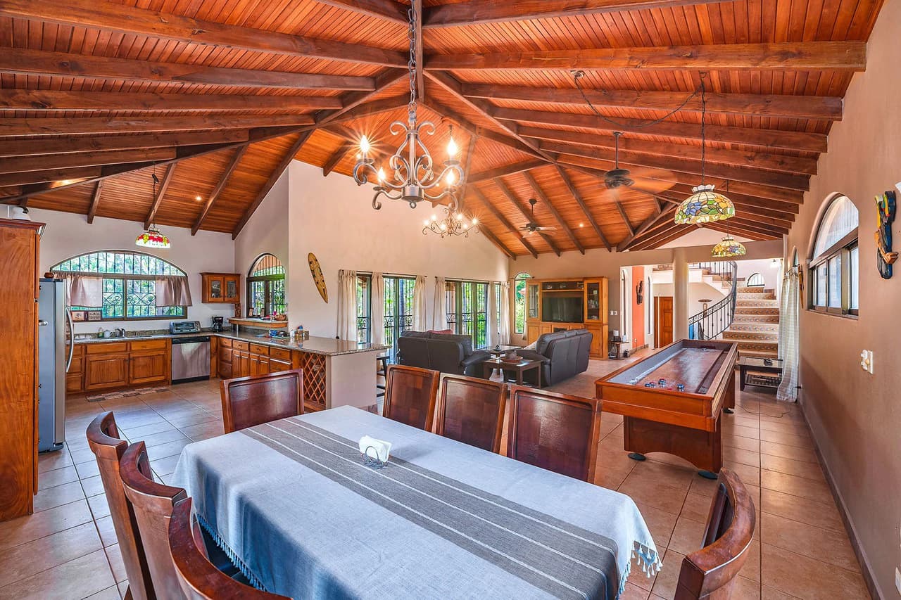 Casa Palacio: Elegant and Palatial 3BR in Gated Community - photo 19