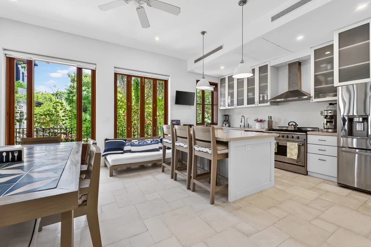 25 Paseo Del Mar: Best-Priced Beachfront Home in Las Catalinas - photo 11
