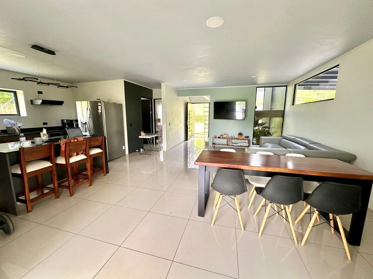 Casa 40 Grecia: Modern 4-BR Country Estate in Grecia | 4-Car Covered Garage, Solar Hot Water, First-Floor Bedroom & River Trails - photo 10