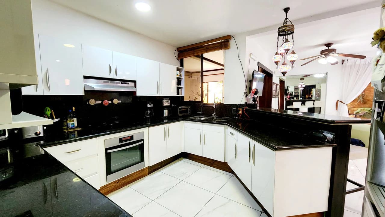 House For Sale in Llorente - photo 11