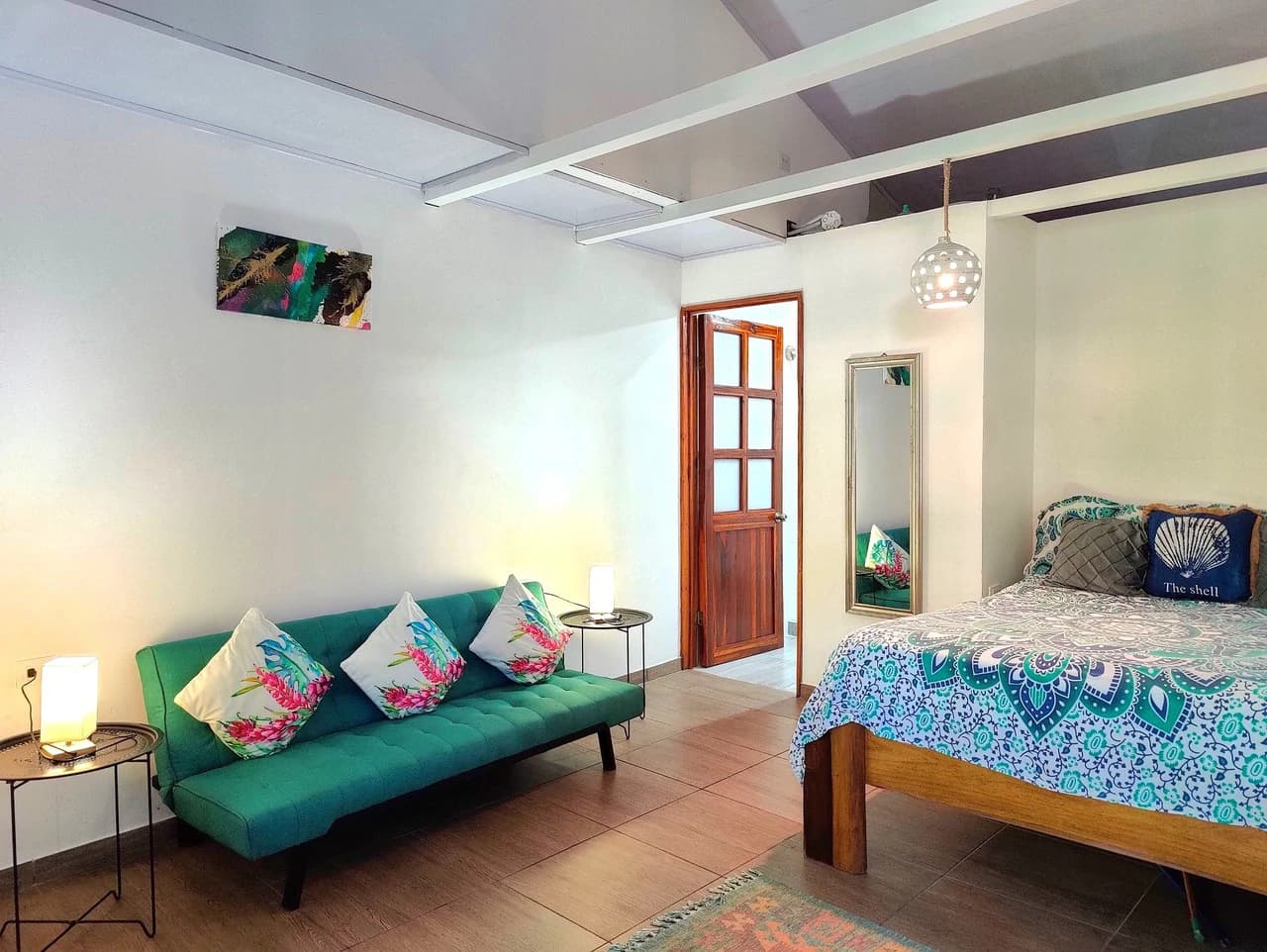Charming 6 Bd/5 Ba Multi-Unit Rental Property - A Versatile Investment Opportunity - photo 3