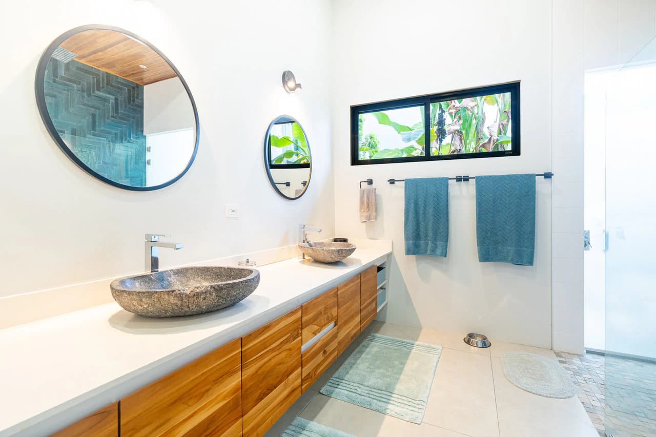 Casa Cola Ballena: Modern new construction, walk to the beach, Best in class location - photo 34