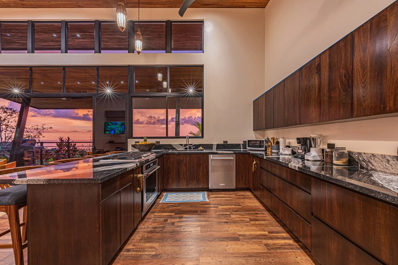 Casa Markissa: Luxury Oceanview Villa with Proven Rental Income. - photo 13
