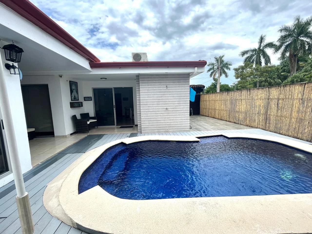 Pura Vida Beach House: Modern Beachfront Community Home – Bejuco, Puntarenas