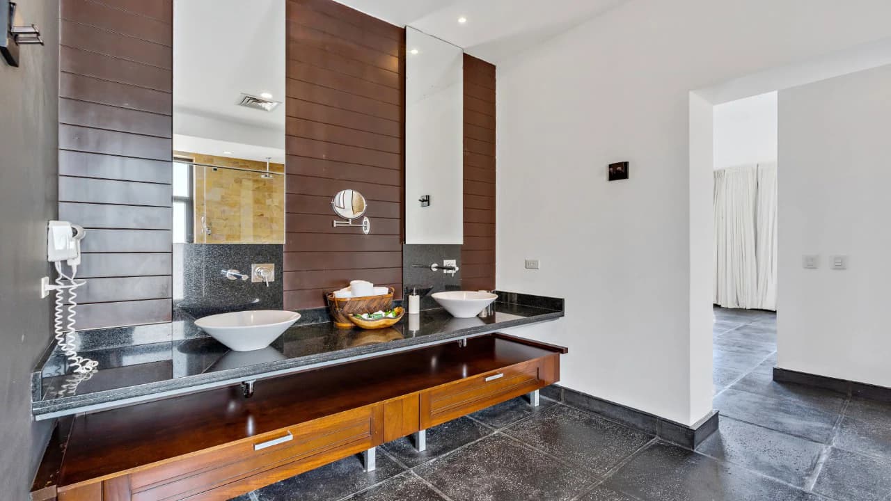 Panoramic Condos 26A: Live in the number one luxury development with private beach in the national reserve of Manuel Antonio - photo 13