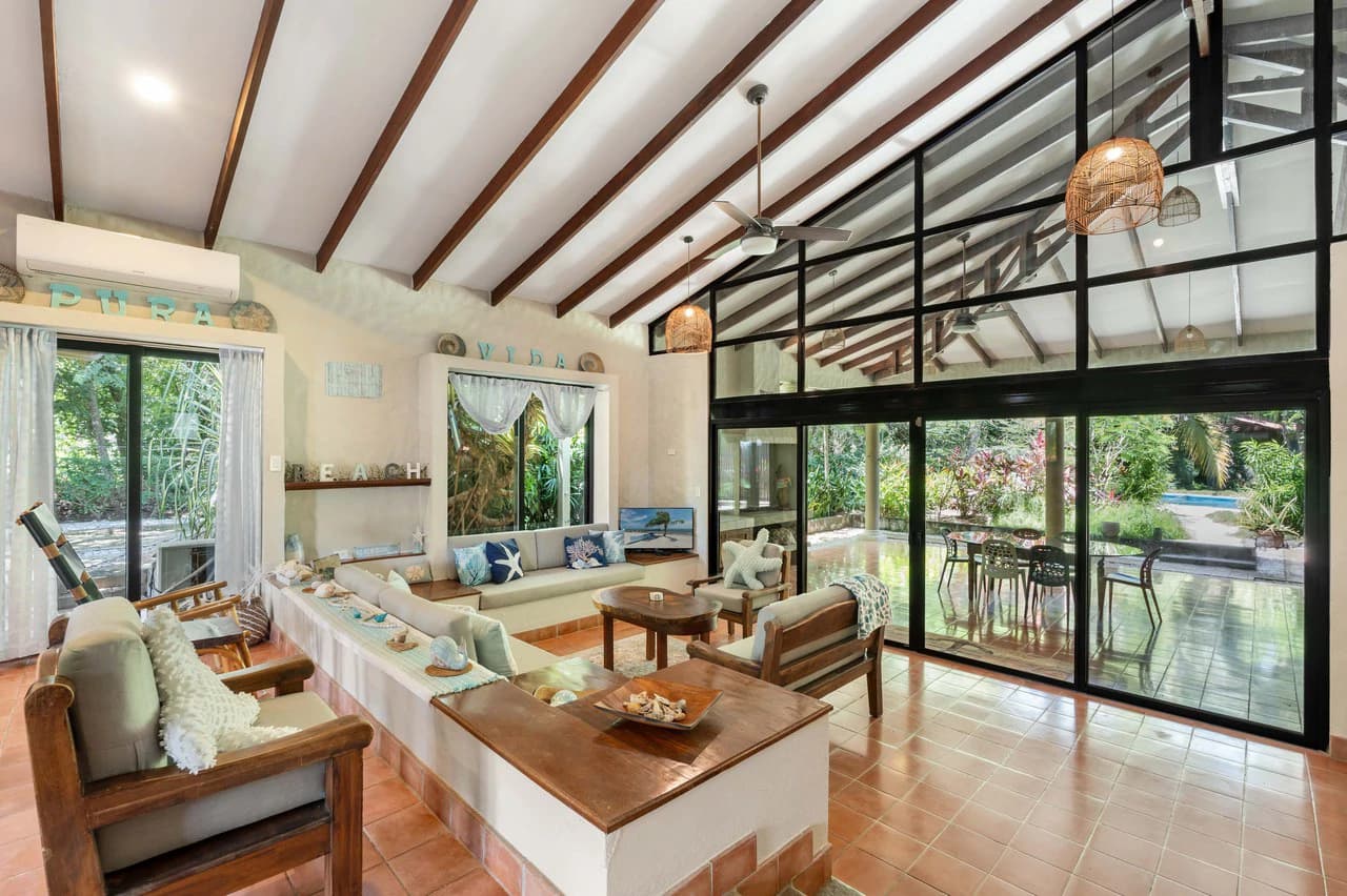 Casa El Coco: Modern Beach Retreat Steps from the Sand in Palm Beach Estates