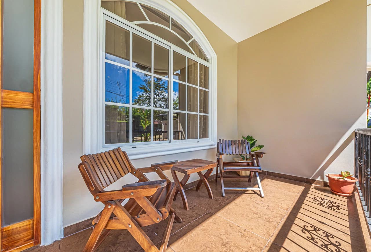 Exceptional 5-Bedroom Residence on Los Laureles Street – Prime Location & Versatile Layout - photo 29