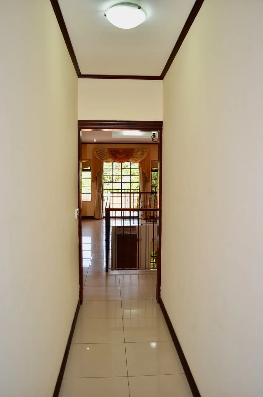 Gorgeous 4 Bedroom house for sale in Santo Domingo de Heredia - photo 17