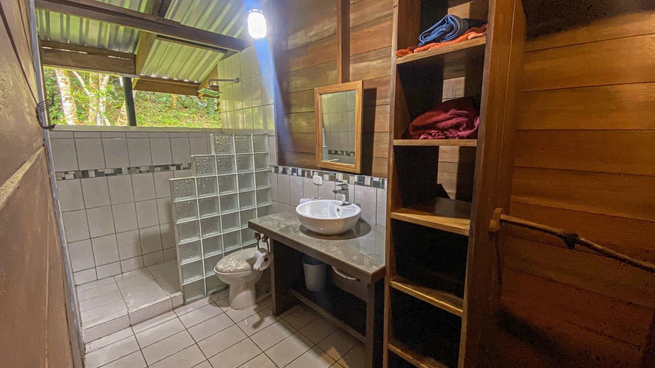 4 Bd/3 Ba - Two Caribbean Homes w/ Pool, on 5000m²: Dual Home Jungle Property in Punta Uva - photo 13