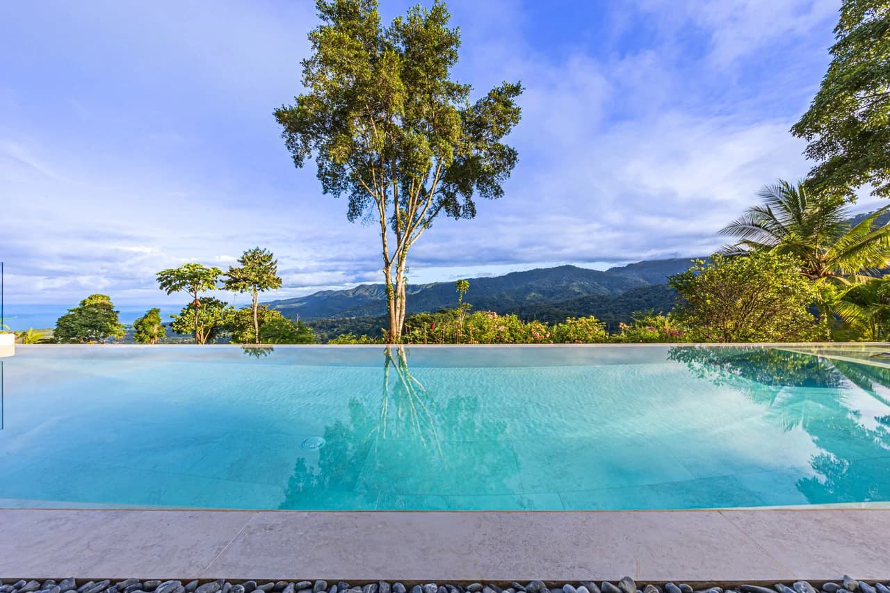 A True Estate Beyond Compare, Ocean Views For Miles: Mountain House For Sale in Uvita - photo 5