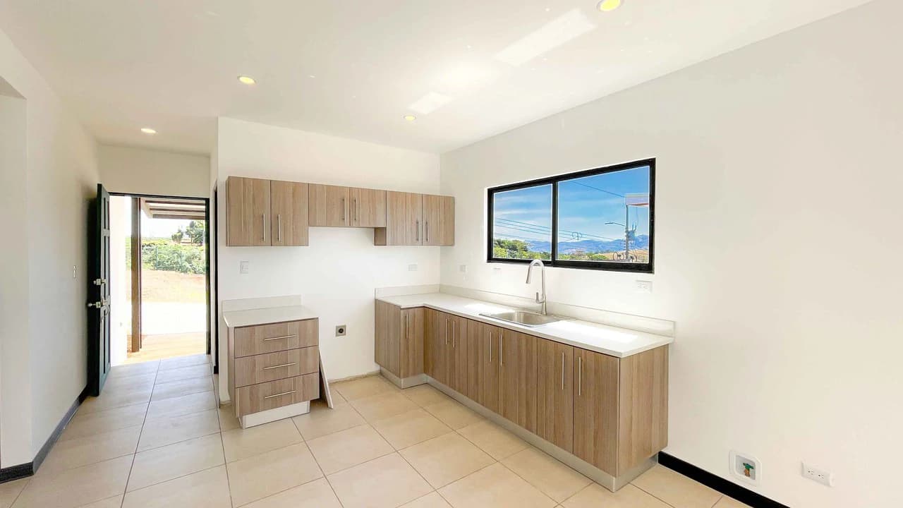 Charming New House for Sale in Gated Community - photo 7