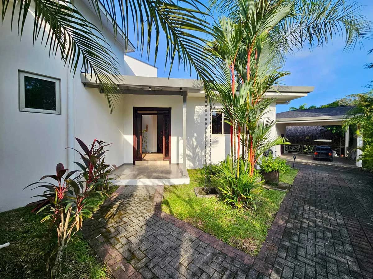 ID 4200: Villa Oasis del Golf: Exceptional Golf Course Living in Los Delfines Golf & Country Club - photo 3