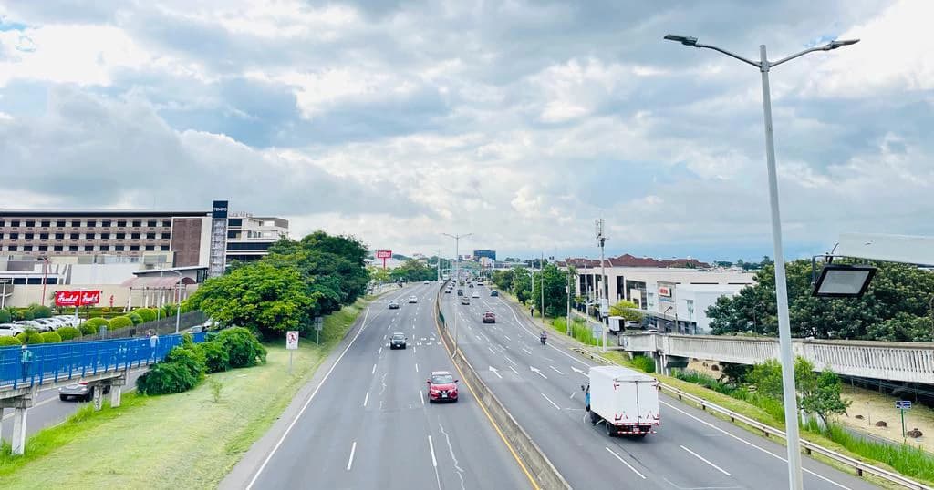 Commercial land for sale in front of Avenida Escazú and Hospital CIMA Costa Rica high capital gains - photo 2
