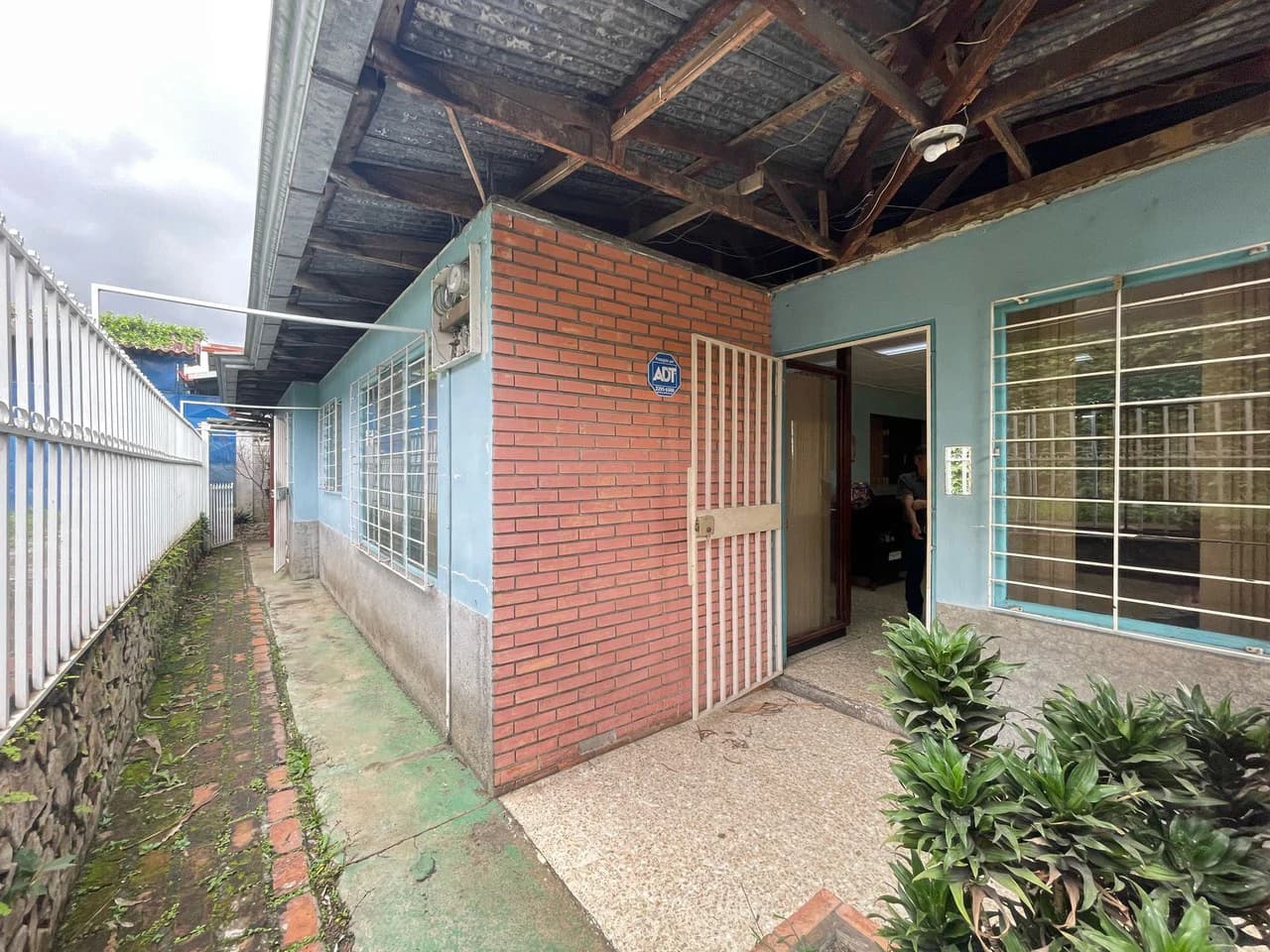 Warehouse and Mixed-Use Property for Sale in Desamparados: Warehouse For Sale in Desamparados - photo 3