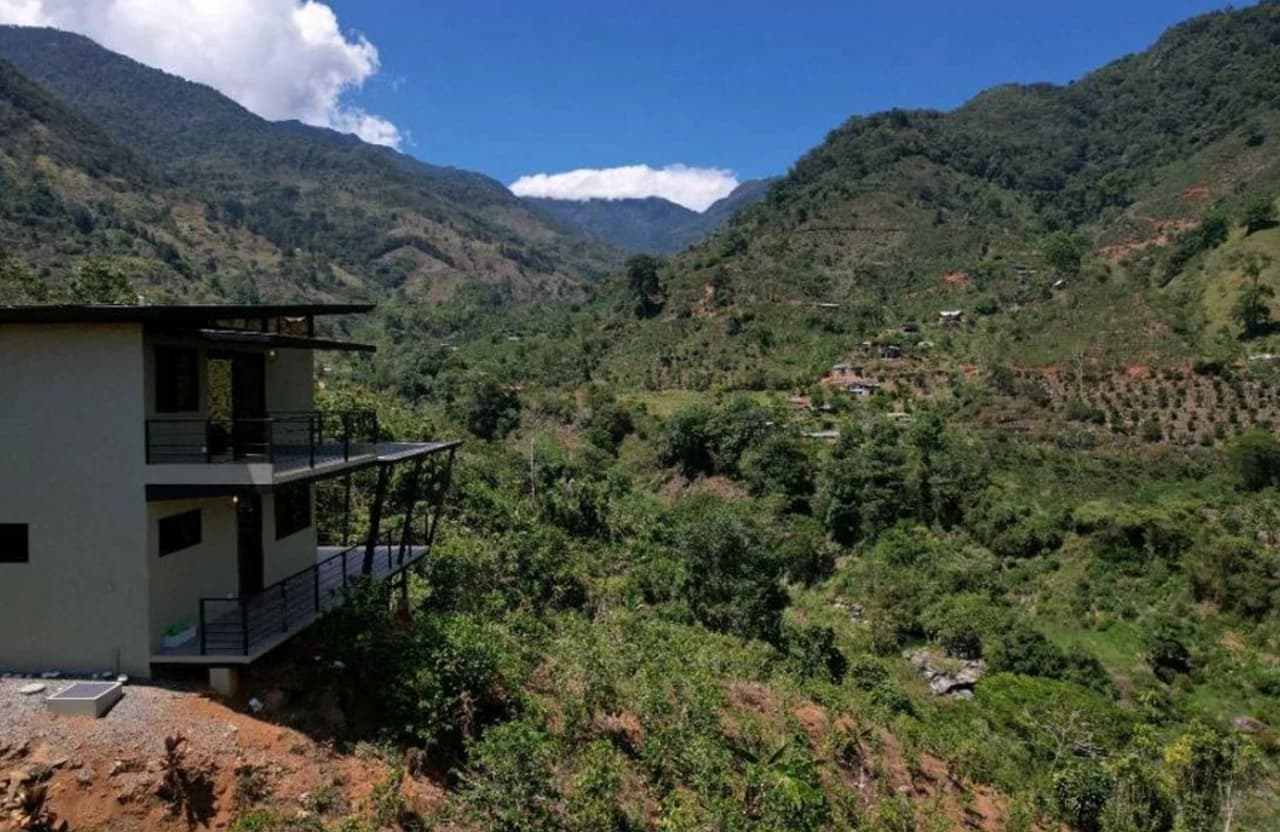 Modern Country House with Guest Cottage Amidst a Coffee Plantation in Perez Zeledon, Costa Rica - photo 3