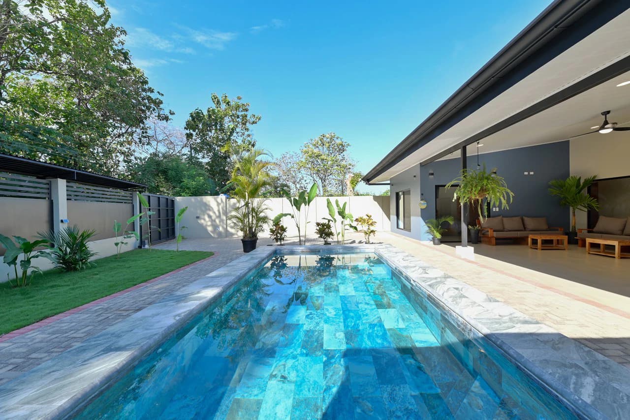 Modern Coastal Luxury: New 3-Bedroom Home Steps from South Pacific Beach: Near the Coast House For Sale in Uvita - photo 3