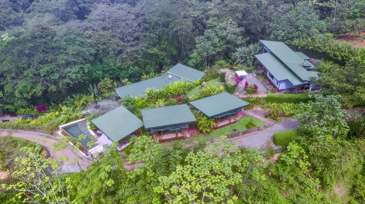 2.24 ACRES – 7 Bedrooms Ocean View Boutique Hotel With Two Pools, 5 Minutes to Uvita, Multiple Rental Options!! - photo 6