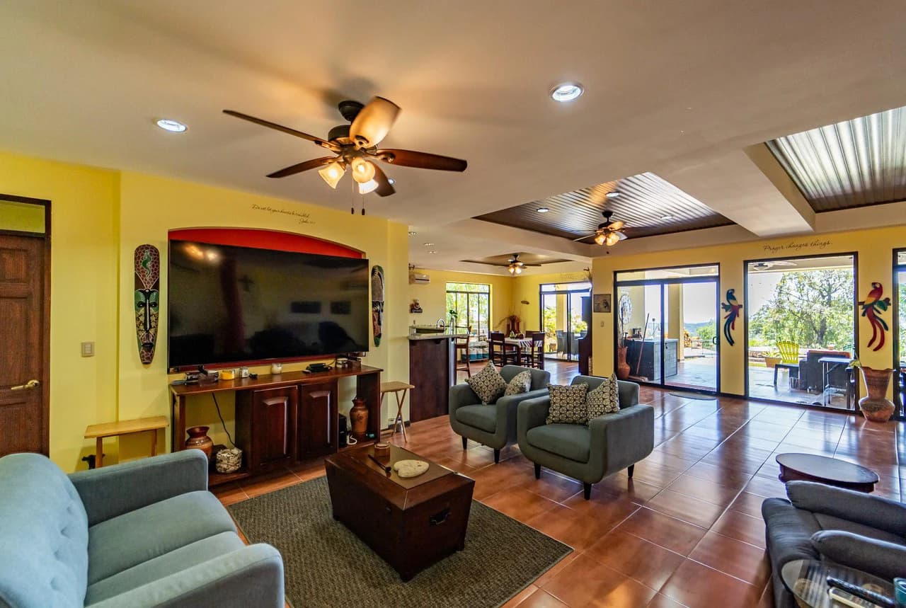 Casa Jardin: Ocean View SFH with Guest House and Extra Lot - photo 14