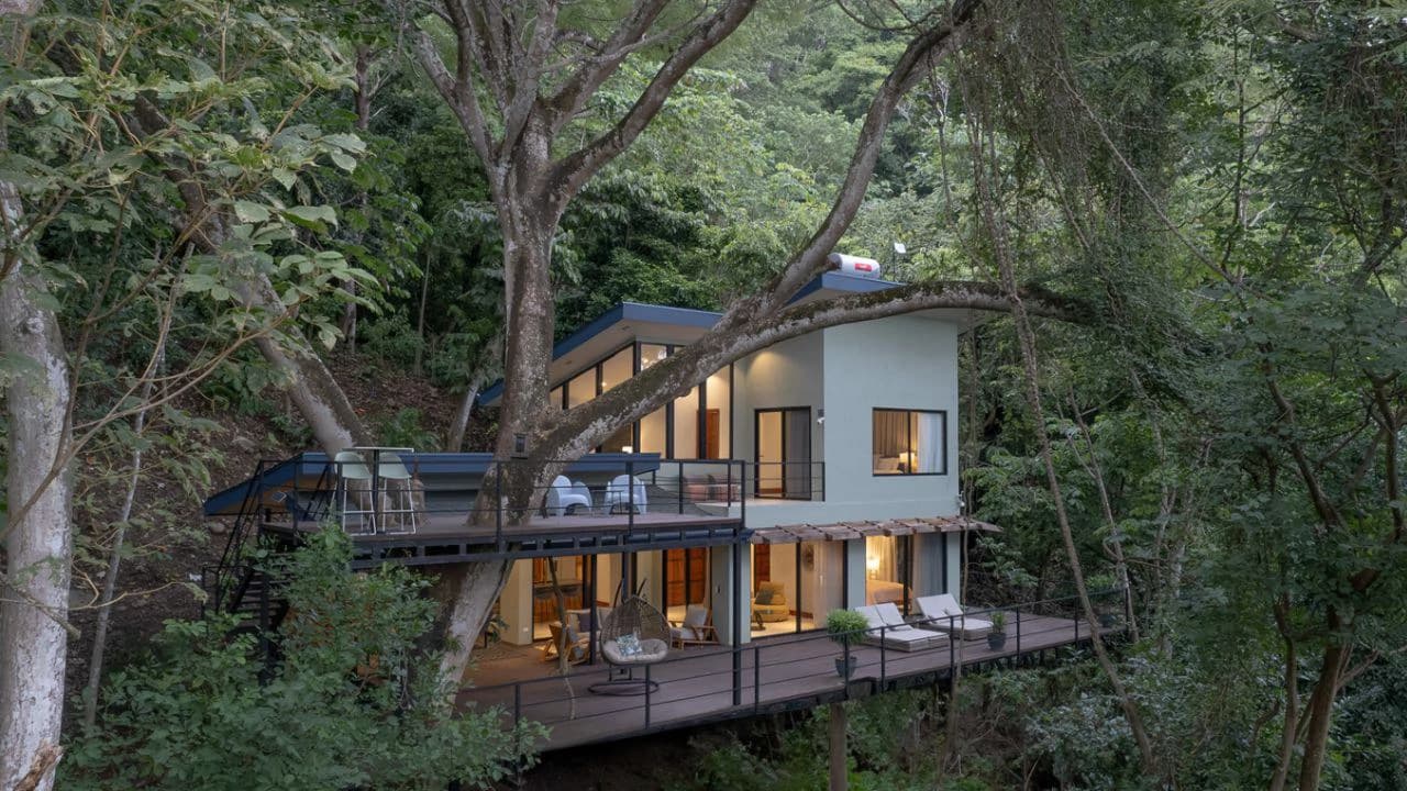Colina: Flexible Family Home Near Playa Pájaros