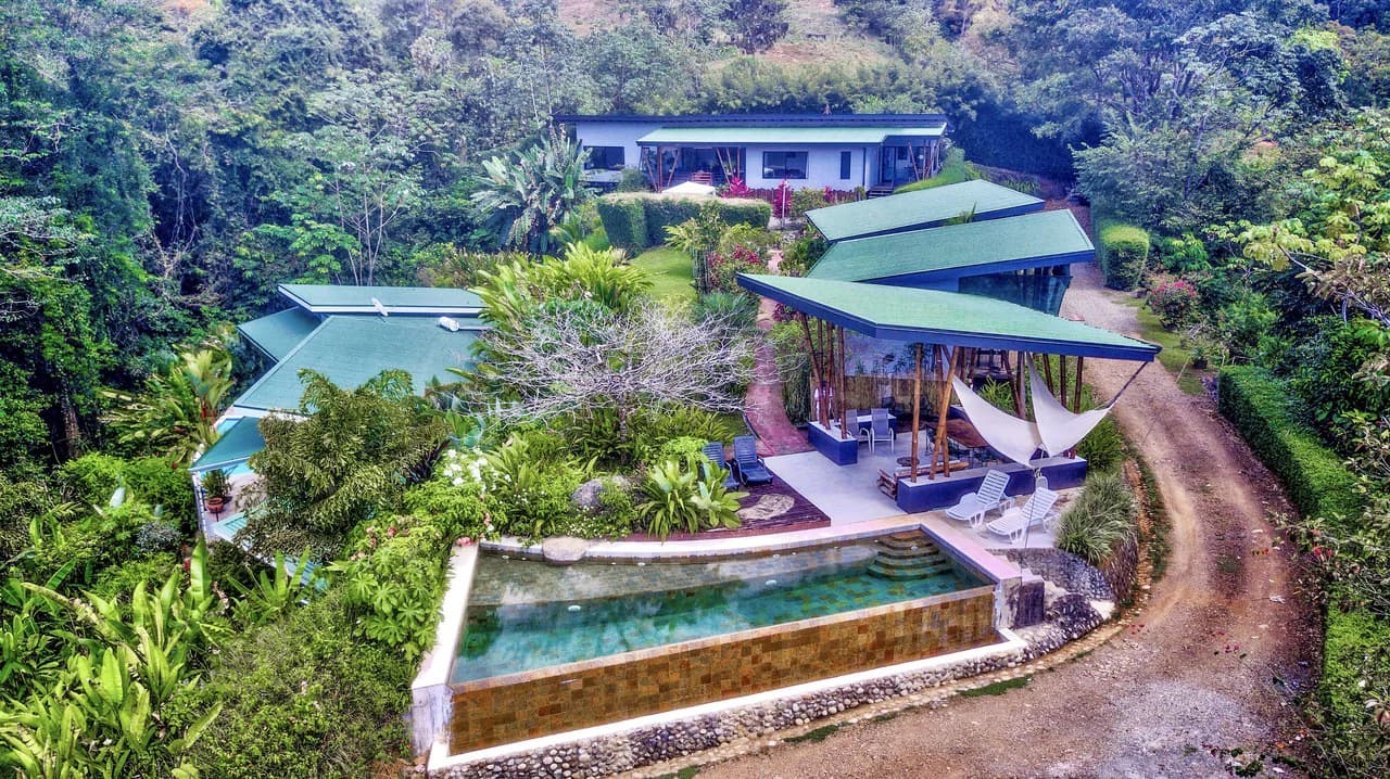 2.24 ACRES – 7 Bedrooms Ocean View Boutique Hotel With Two Pools, 5 Minutes to Uvita, Multiple Rental Options!! - photo 3