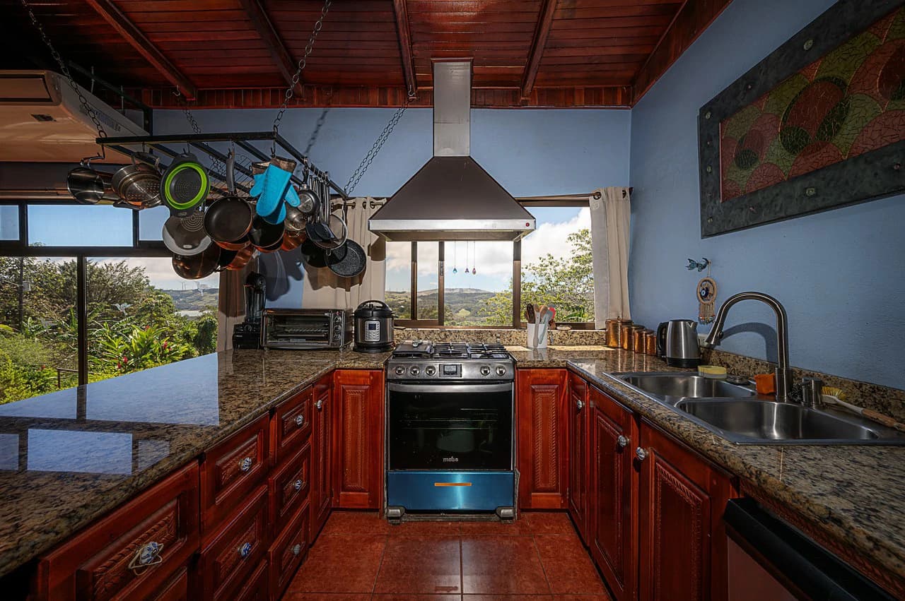 Harmony Haven: Lake Arenal View Home and Guest Casita - photo 6