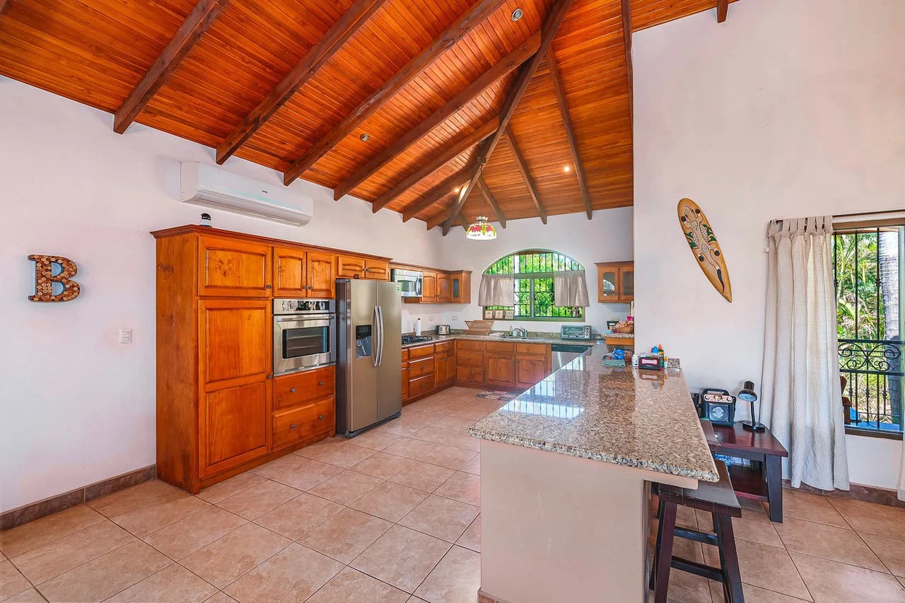 Casa Palacio: Elegant and Palatial 3BR in Gated Community - photo 15
