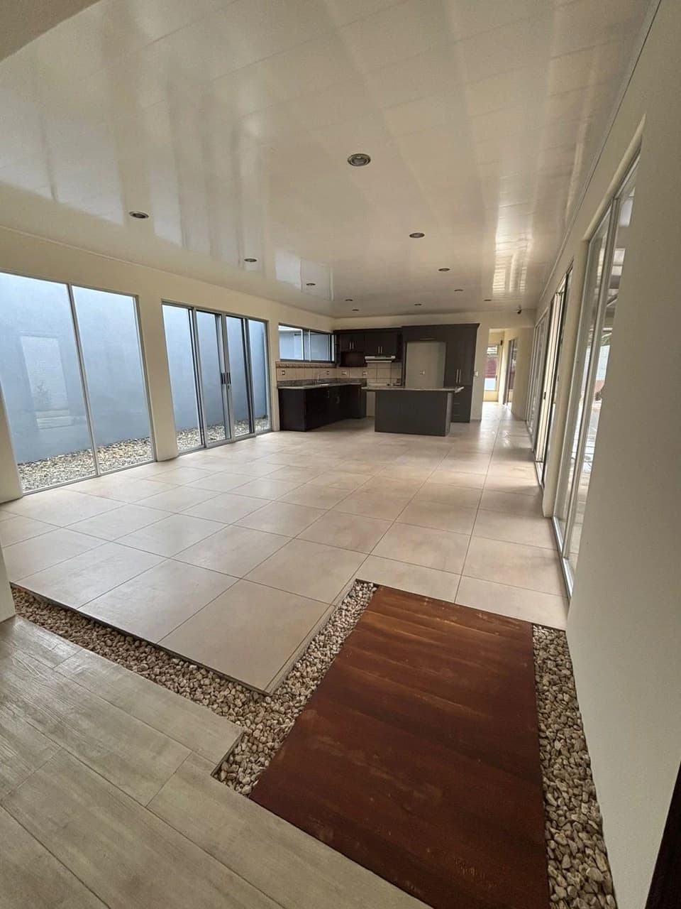 Beautiful home in Gated Community: Year Round Summer VACATION, SECOND HOME, RETIREMENT, FOOT OF THE RAINFOREST - photo 6