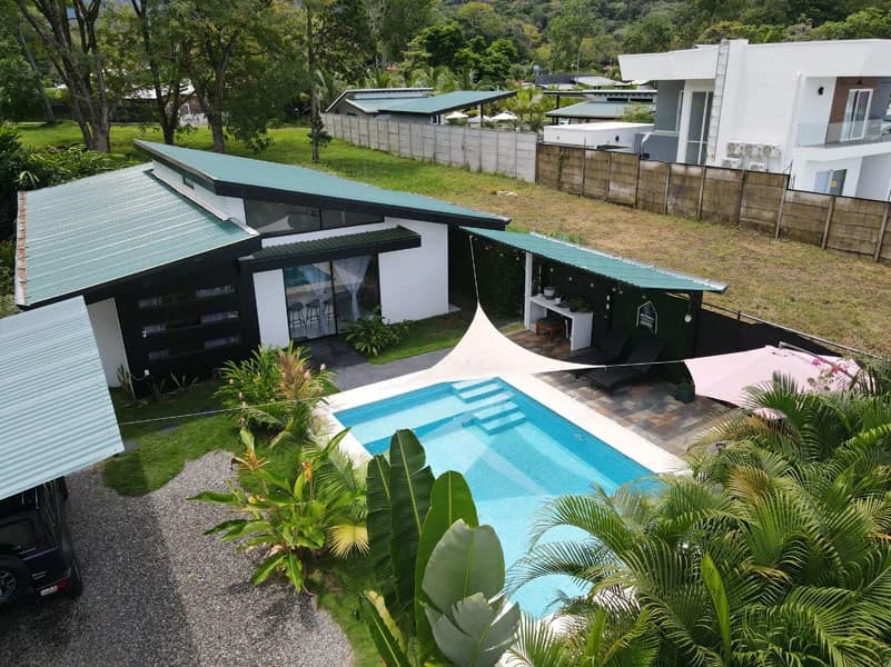 Butterfly Wings House 3 Bed 2 Bath Walking Distance To Town