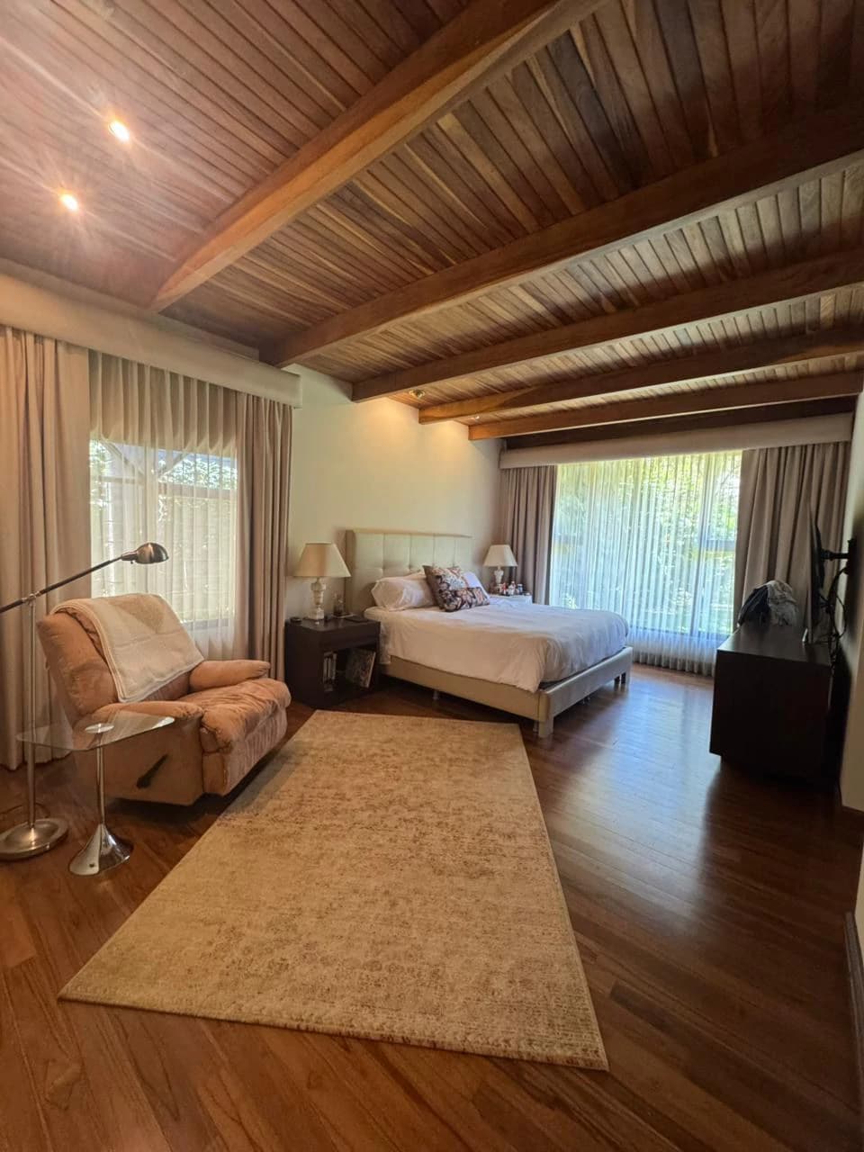 Zurcher Masterpiece Heredia: Splendid one story home - photo 7