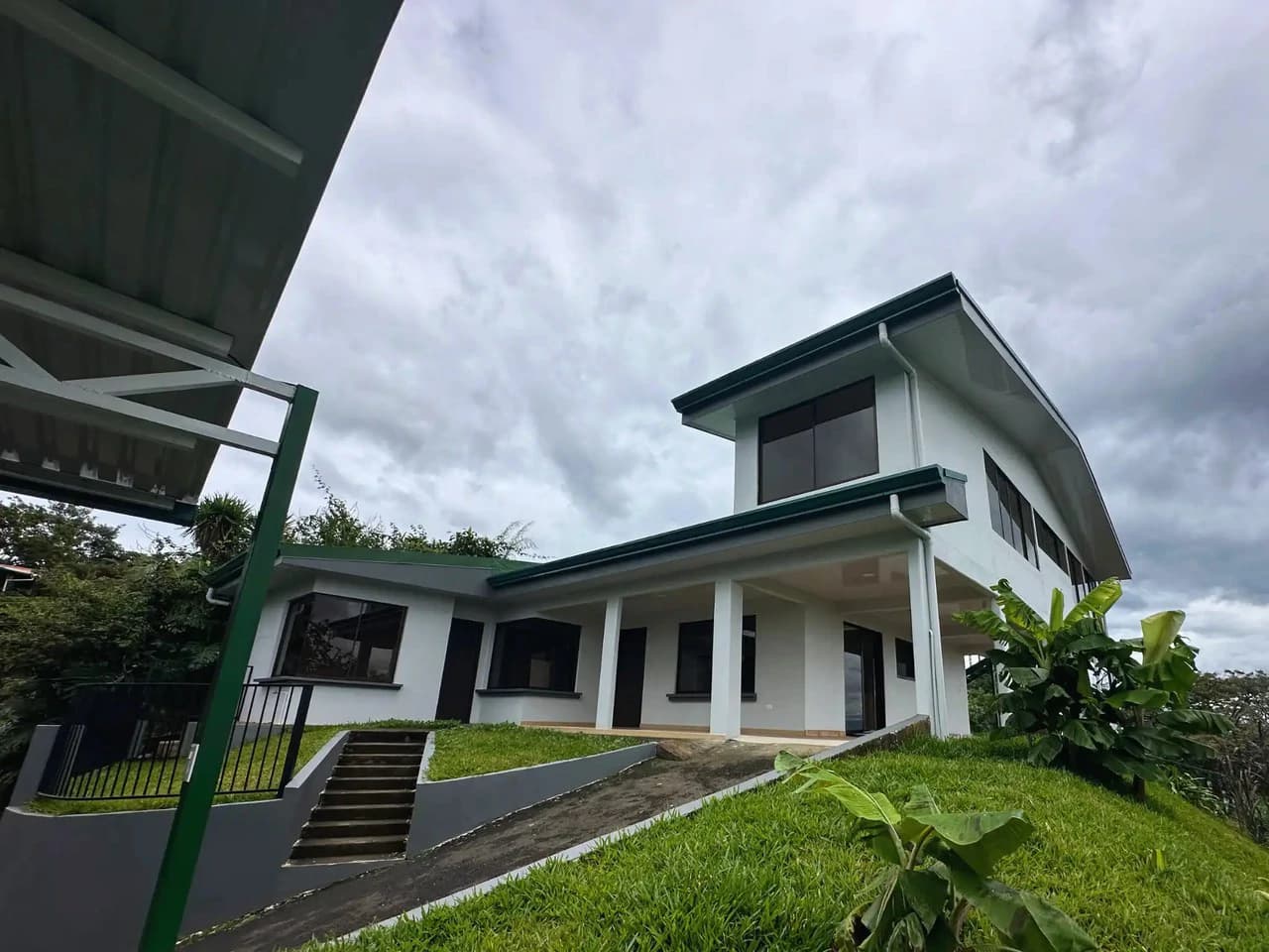 Large house with views for sale in the Sarchí area